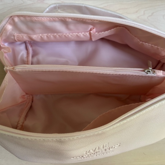 New Kylie Cosmetics Light Pink Zippered Cosmetic Case  w/ Zipper Charm & Mirror - Picture 13 of 13